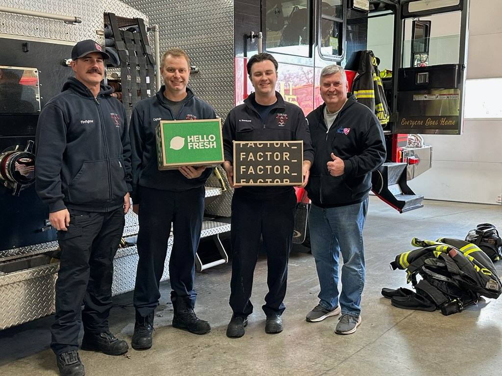 Chris giving meals to the UFPD!